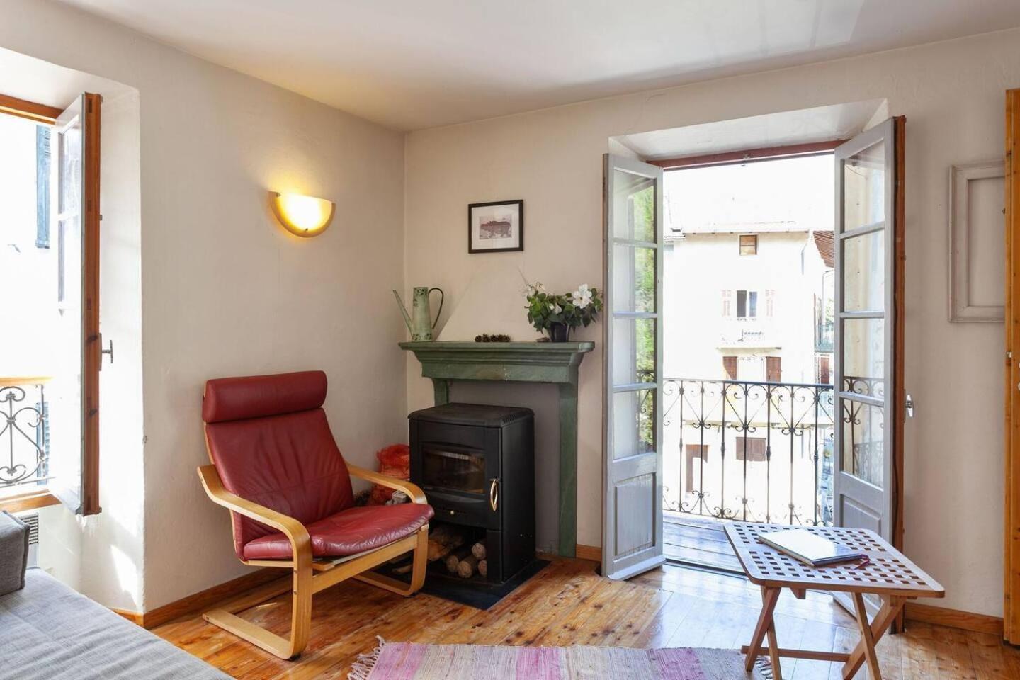 Sunny 1-Bed Apartment In Lovely Mountain Village La Brigue Ngoại thất bức ảnh
